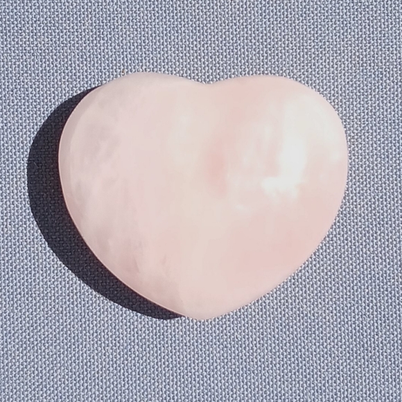 ๐ Large Rose Quartz Polished Heart Natural Crystal Carving Love Metaphysical - Picture 4 of 4